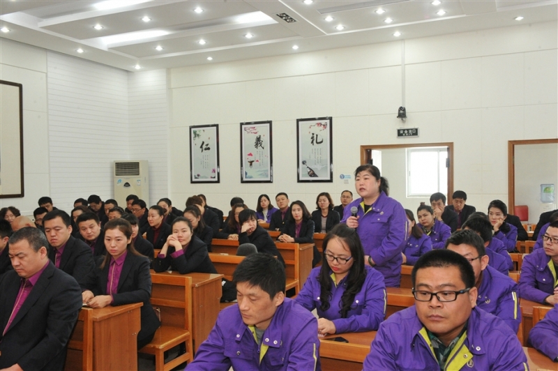 公(gōng)司團委在“志(zhì)願者服務(wù)日”開展學(xué)雷鋒志(zhì)願服務(wù)活動